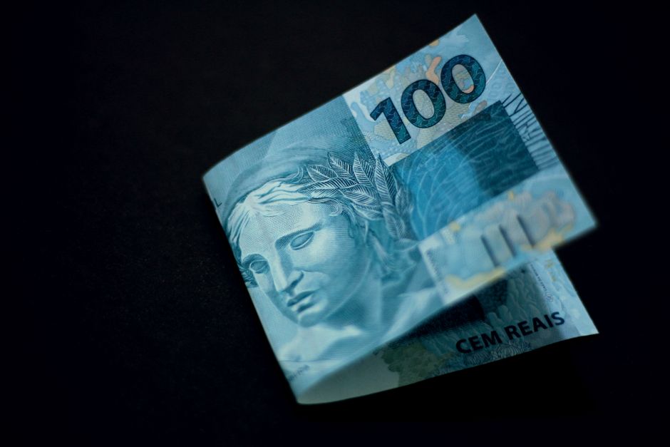 Juros altos expõem conflito entre política fiscal e monetária